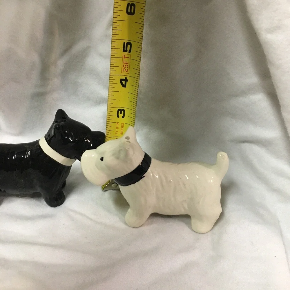 Kissing Westland Scottish Terrier Dog Magnetic Salt &‎ Pepper Shakers Read